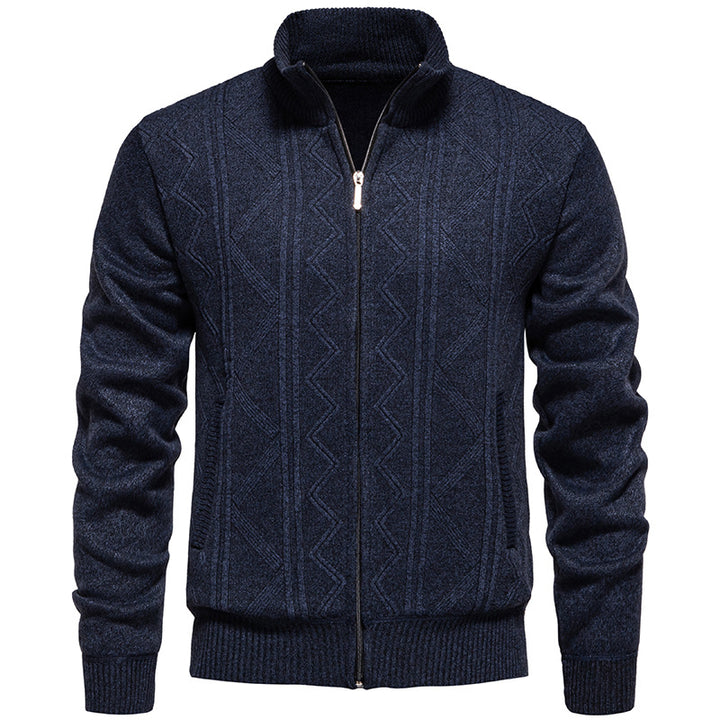 Herren Strickjacke mit Zopfmuster und hohem Stehkragen Echoarchiv