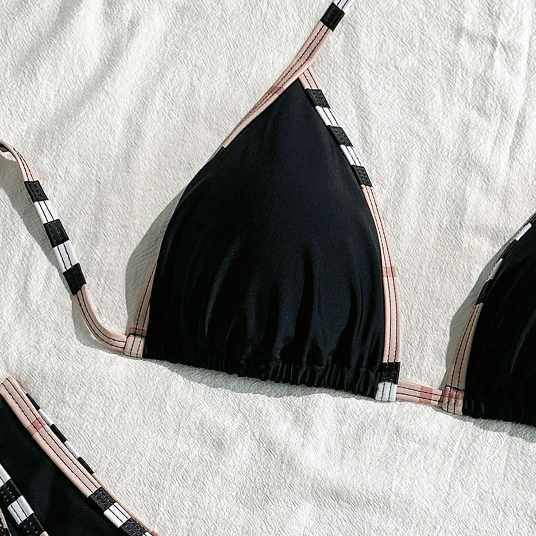 Damen Triangel-Bikini mit verstellbaren Trägern und eleganten Rüschendetails Echo Archiv