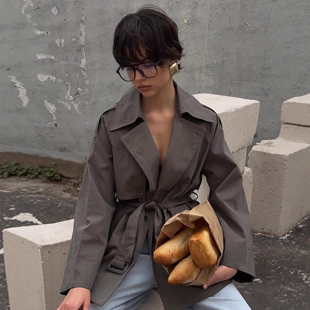 Damen Kurztrenchcoat mit Bindegürtel und Oversize-Ärmeln Echoarchiv