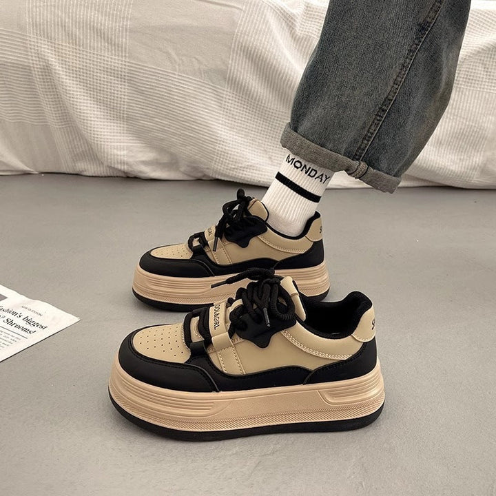 Damen Sportliche Plateau-Sneaker mit elastischen Schnürsenkeln und dämpfender Sohle Echo Archiv