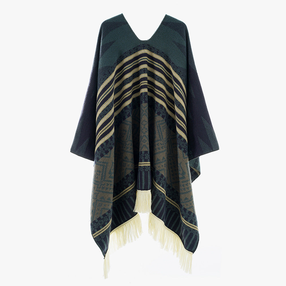 Damen Jacquard‑Ruana im Deckenstil mit V‑Ausschnitt, geometrischem Ethno‑Muster und Fransensaum – Avérine