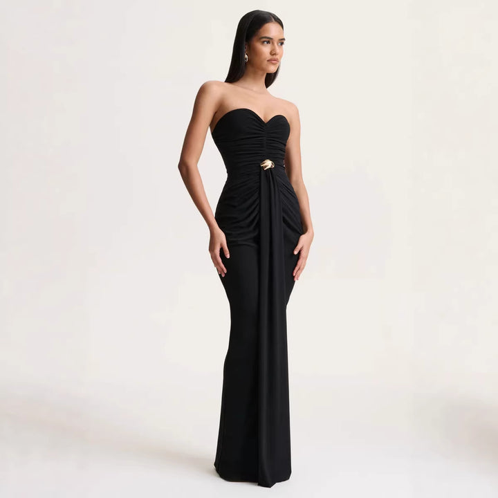 Damen Elegantes und figurbetontes Abendkleid mit gerafftem Design und schimmerndem Detail Echo Archiv