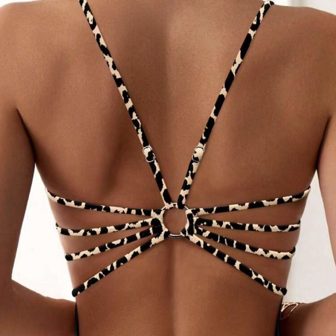 Damen Einteiliger Badeanzug mit elegantem Schnitt und modischen Schnürdetails Echo Archiv