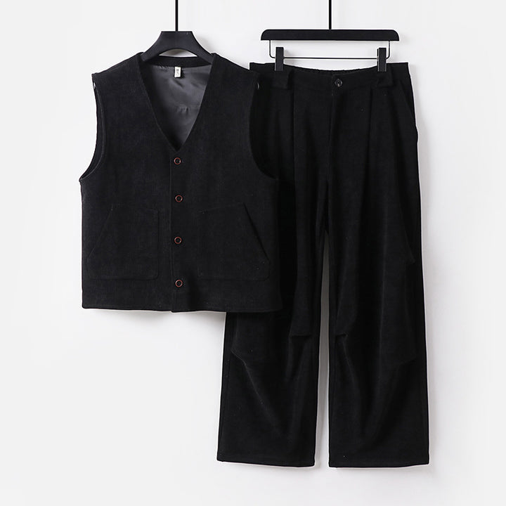 Herren Cord-Loungewear-Set mit V-Ausschnitt Weste und weiten Bundfaltenhose Echoarchiv