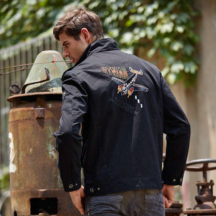Herren military-inspirierte Canvas-Fieldjacke mit Schulterklappen, Stickpatches und verdecktem Zwei-Wege-Reißverschluss Echoarchiv