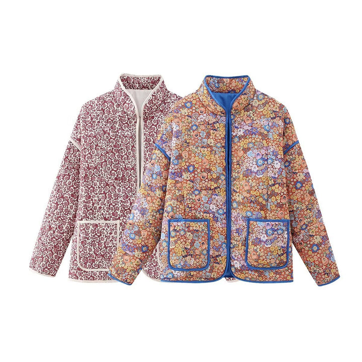 Damen gesteppte Kurzjacke mit floralem Allover-Print, leichter Wattierung, Stehkragen und aufgesetzten Taschen – Célinea