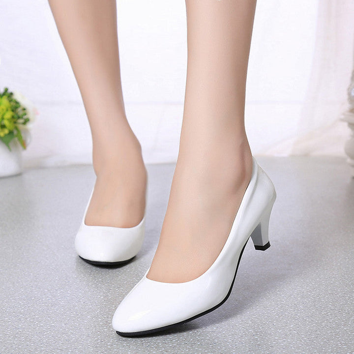 Damen klassische Pumps mit elegantem Absatz und modischem Design Echoarchiv