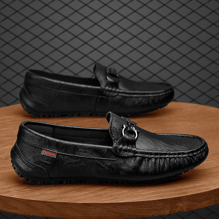 Herren eleganter Mokassin‑Loafer aus softem Kunstleder mit dekorativer Metallschnalle und profilierter Gummilaufsohle Echo Archiv