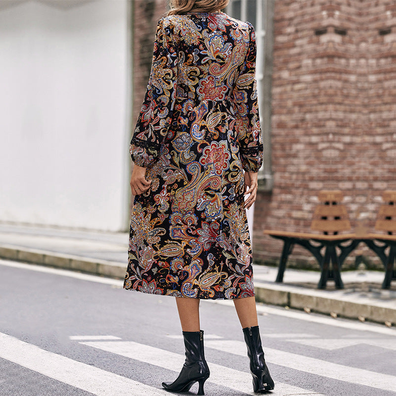 Damen Midikleid mit Paisley-Print, Wickeloptik und Spitzenbesatz Echoarchiv