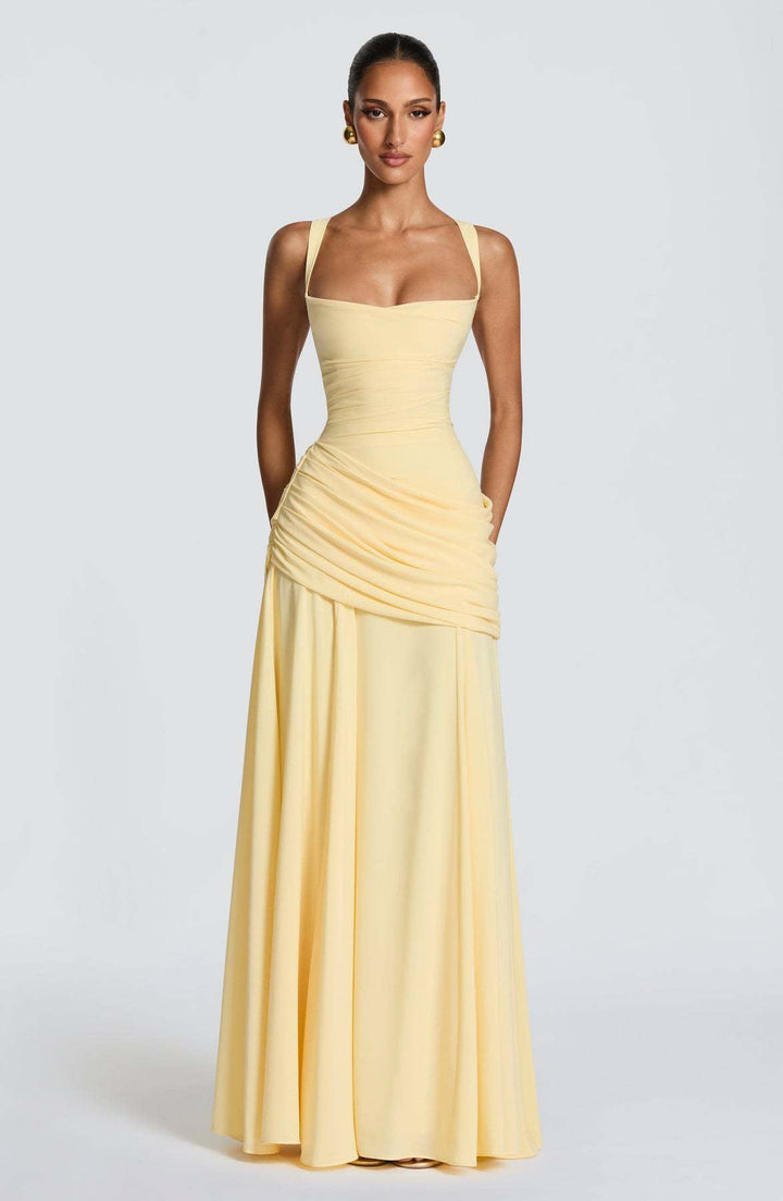 Damen Abendkleid mit elegantem, tailliertem Schnitt Echoarchiv