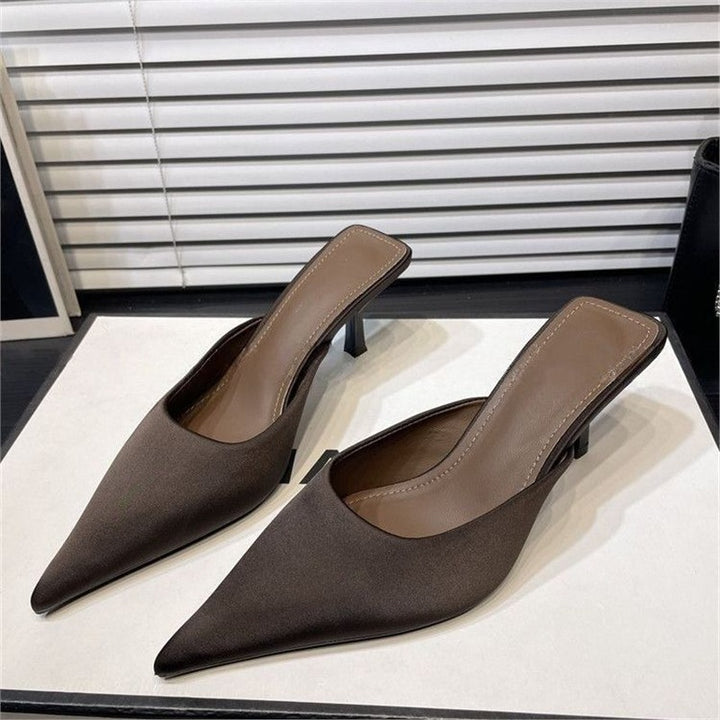 Damen Spitz zulaufende Mule mit niedrigem Kittenabsatz und fersenfreiem Design – Avérine