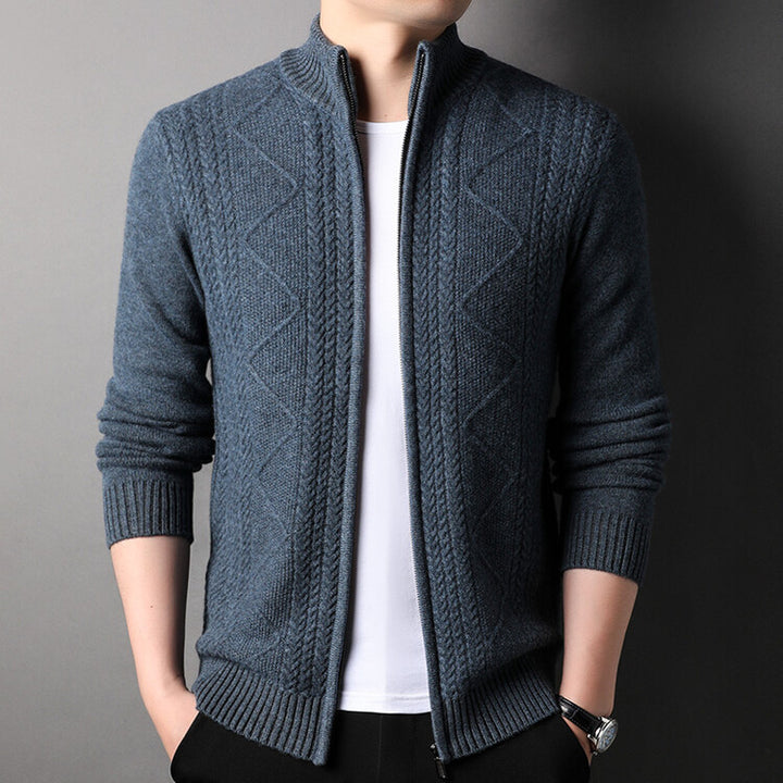 Herren Strickjacke im modernen Kabelstrickdesign Echoarchiv