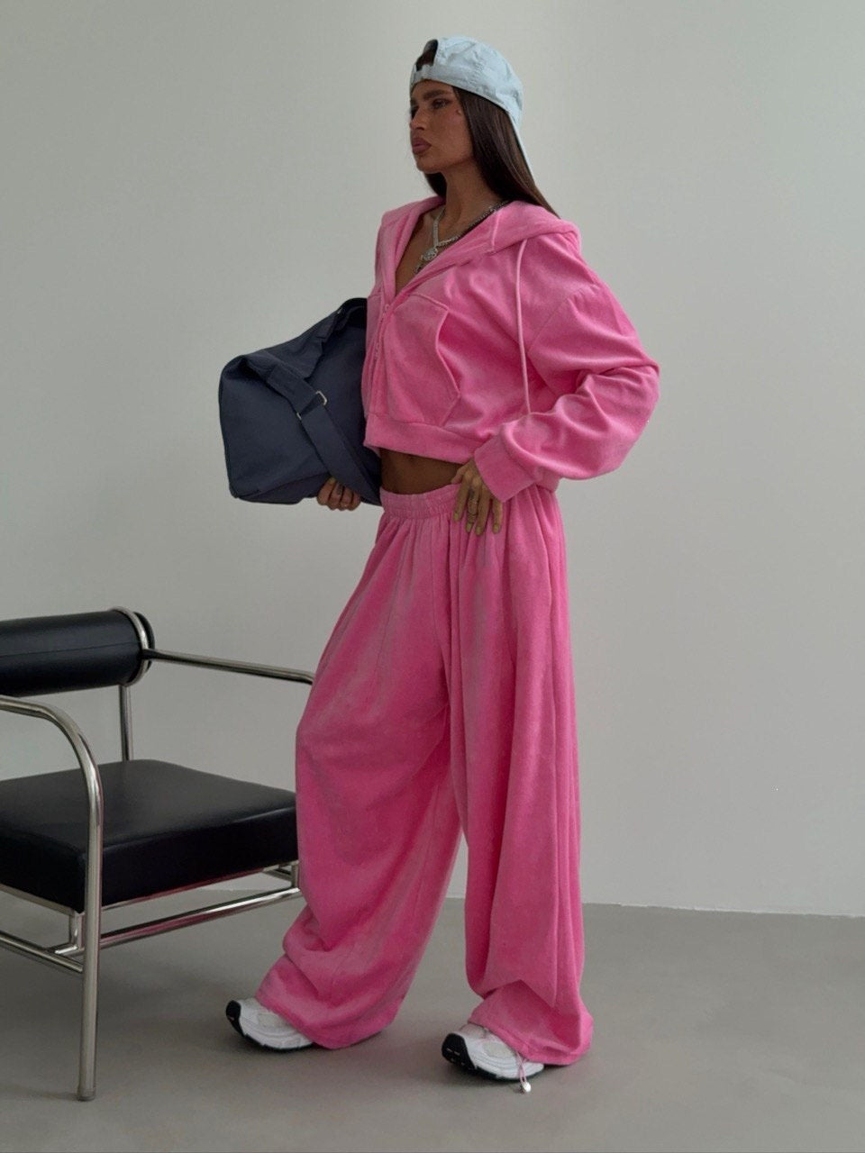 Damen Velours-Set Oversize mit Cropped-Zip-Hoodie und weiter Bundfaltenhose Echoarchiv