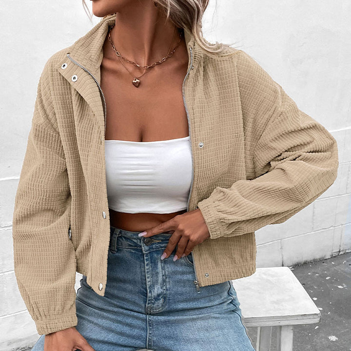 Damen Kurz geschnittene Waffelstruktur-Jacke mit Stehkragen und Reißverschluss – Célinea