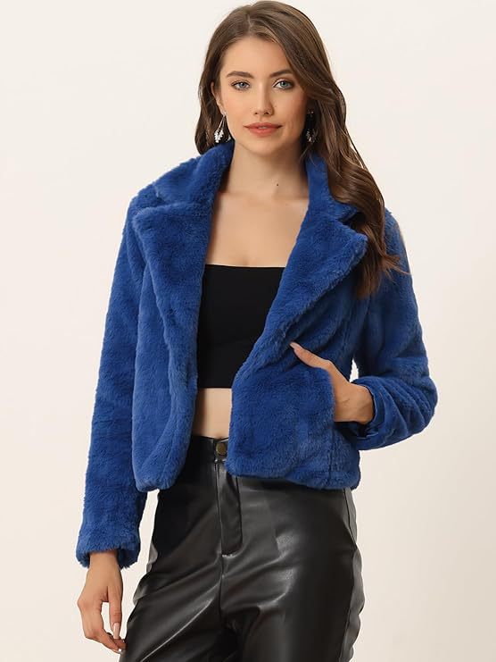Damen Kurzblouson aus samtigem Faux‑Fur mit fallendem Revers und figurfreundlichem Cropped‑Schnitt Echo Archiv