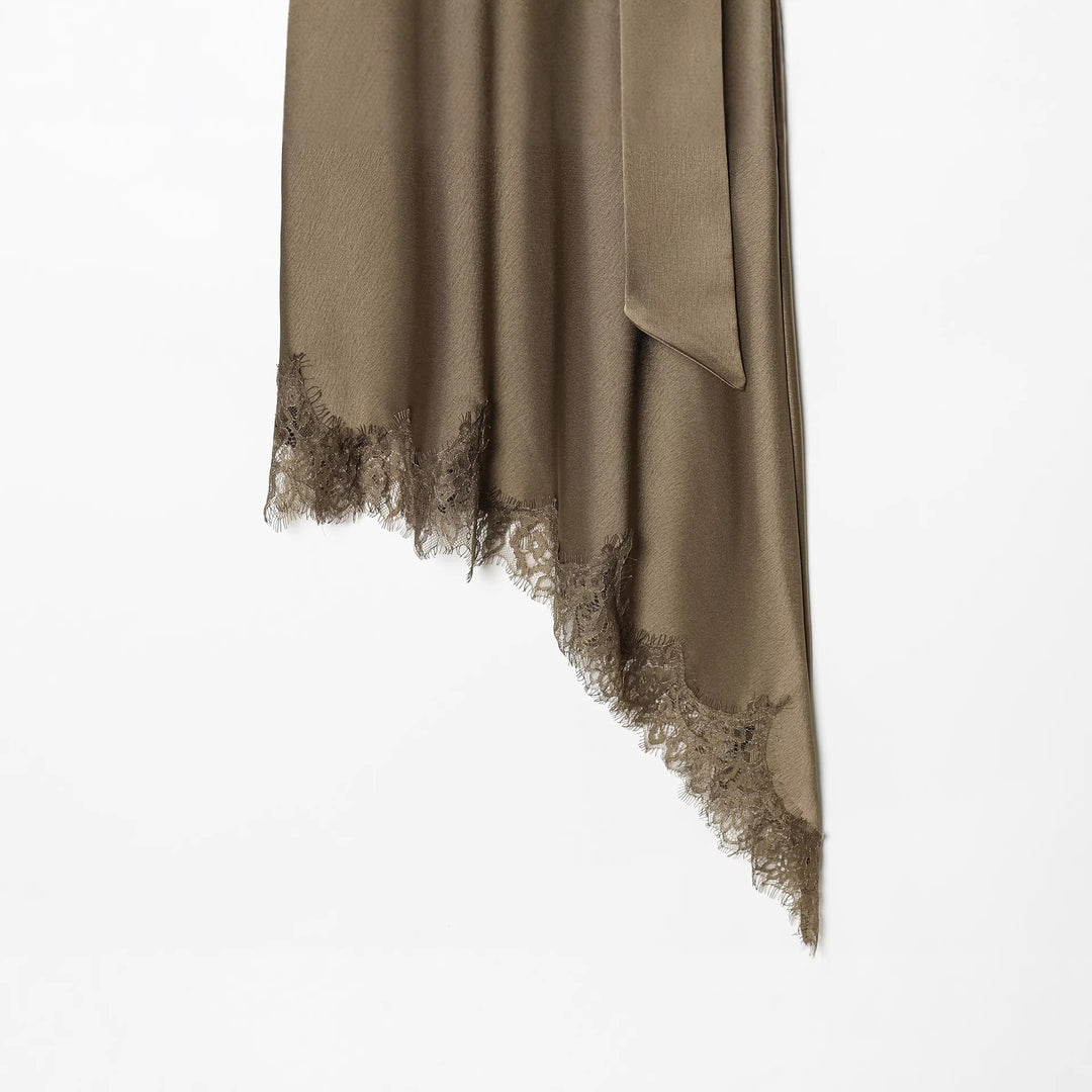 Damen asymmetrisches Cape-Midikleid mit Stehkragen, Schal und zarter Spitzensaum – Élara