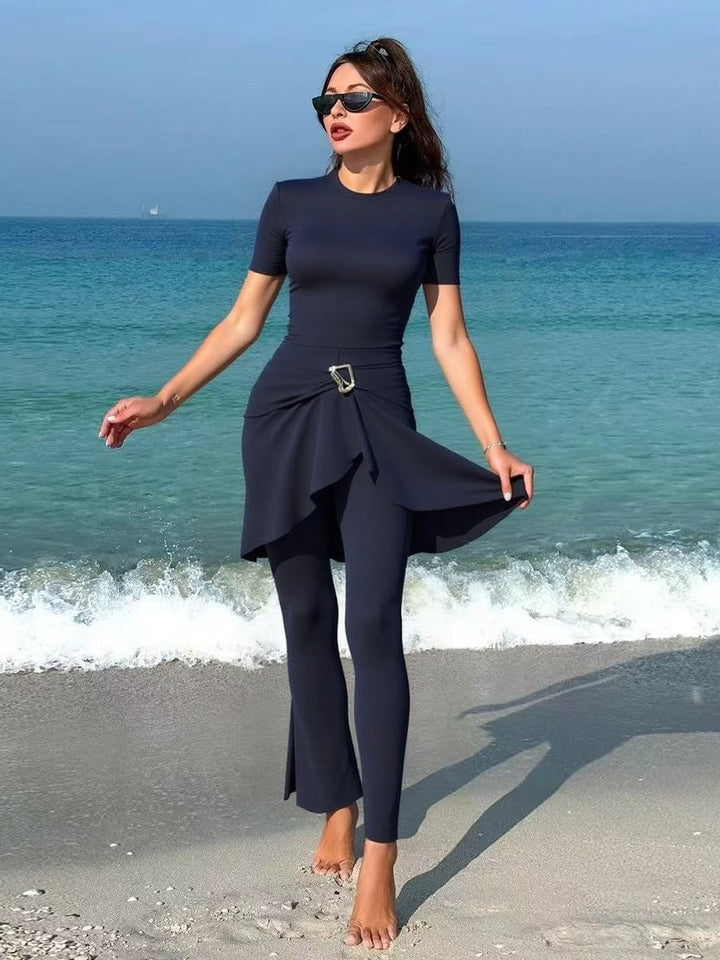Damen eleganter Schwimmanzug mit asymmetrischem Rock und figurbetonendem Design Echo Archiv