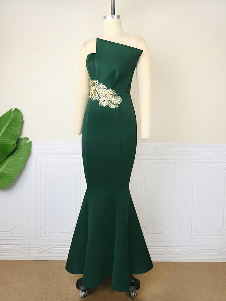 Damen Elegantes asymmetrisches Abendkleid mit floralen Verzierungen Echo Archiv