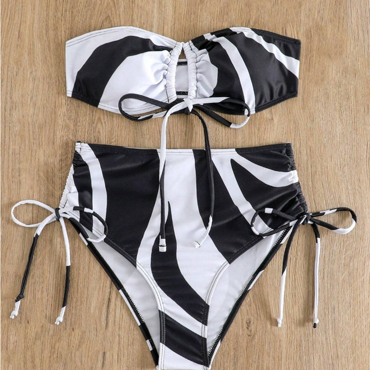 Damen Bikini-Set mit modischem Wickel-Design und verstellbaren Schnürdetails Echo Archiv