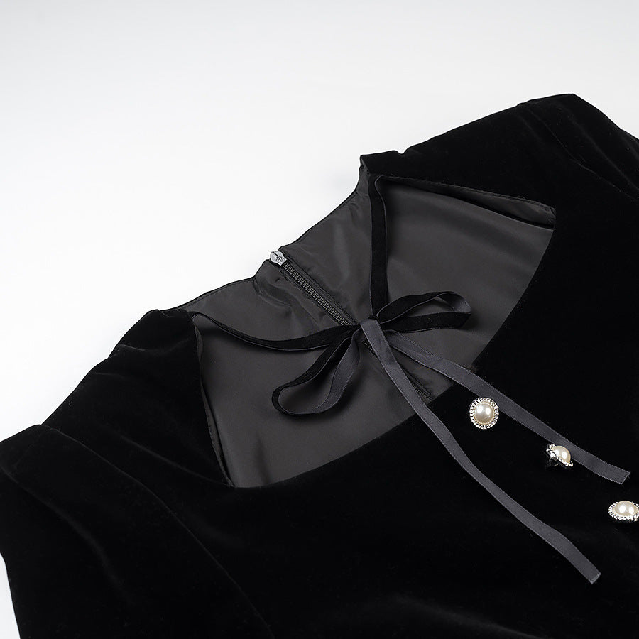 Damen Samtkleid mit tailliertem Mieder, Puffärmeln und mehrlagigem Volantrock Echo Archiv