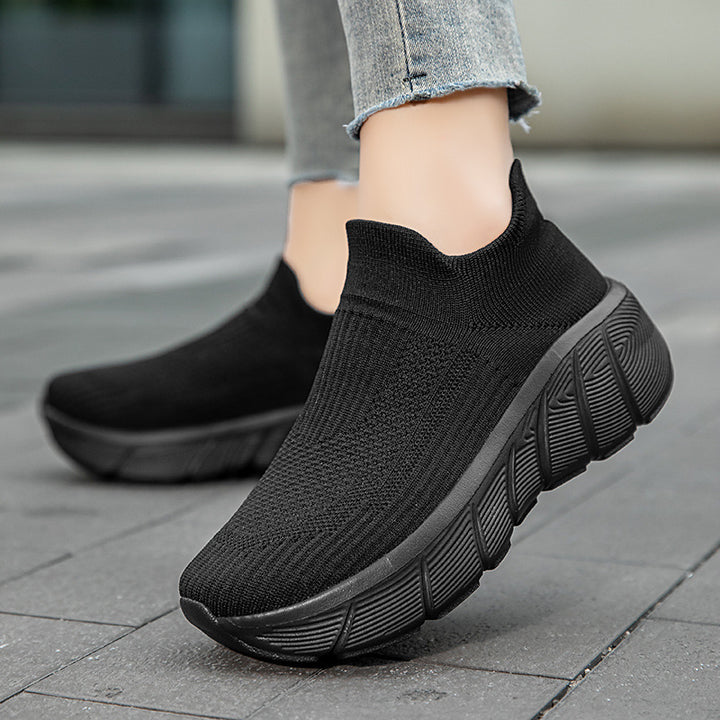 Unisex nan nahtloser Strick-Überziehschuh mit skulpturierter Plateau-Laufsohle und orthopädisch geformter Fersenführung Echo Archiv
