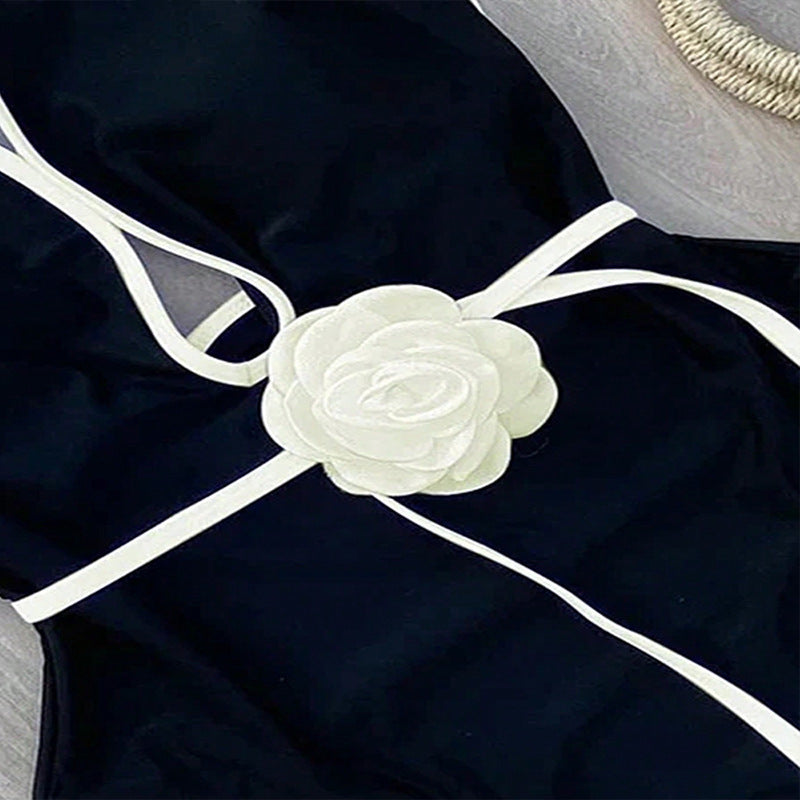 Damen Einteiler Badeanzug mit stilvollem Knoten-Detail Echo Archiv