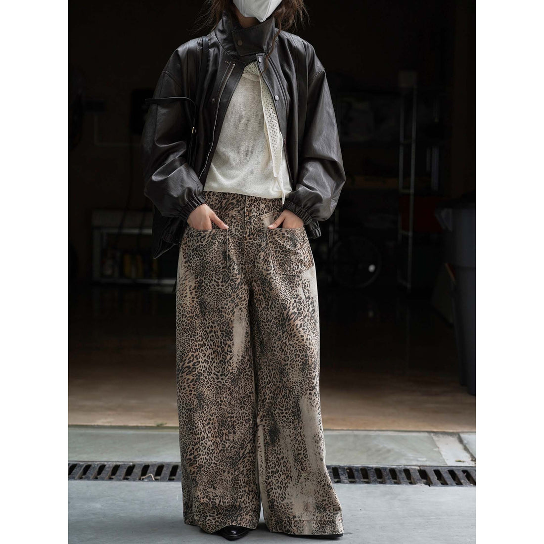 Damen Palazzo-Hose mit Leopardenmuster, hohem Bund und großen aufgesetzten Taschen Echoarchiv