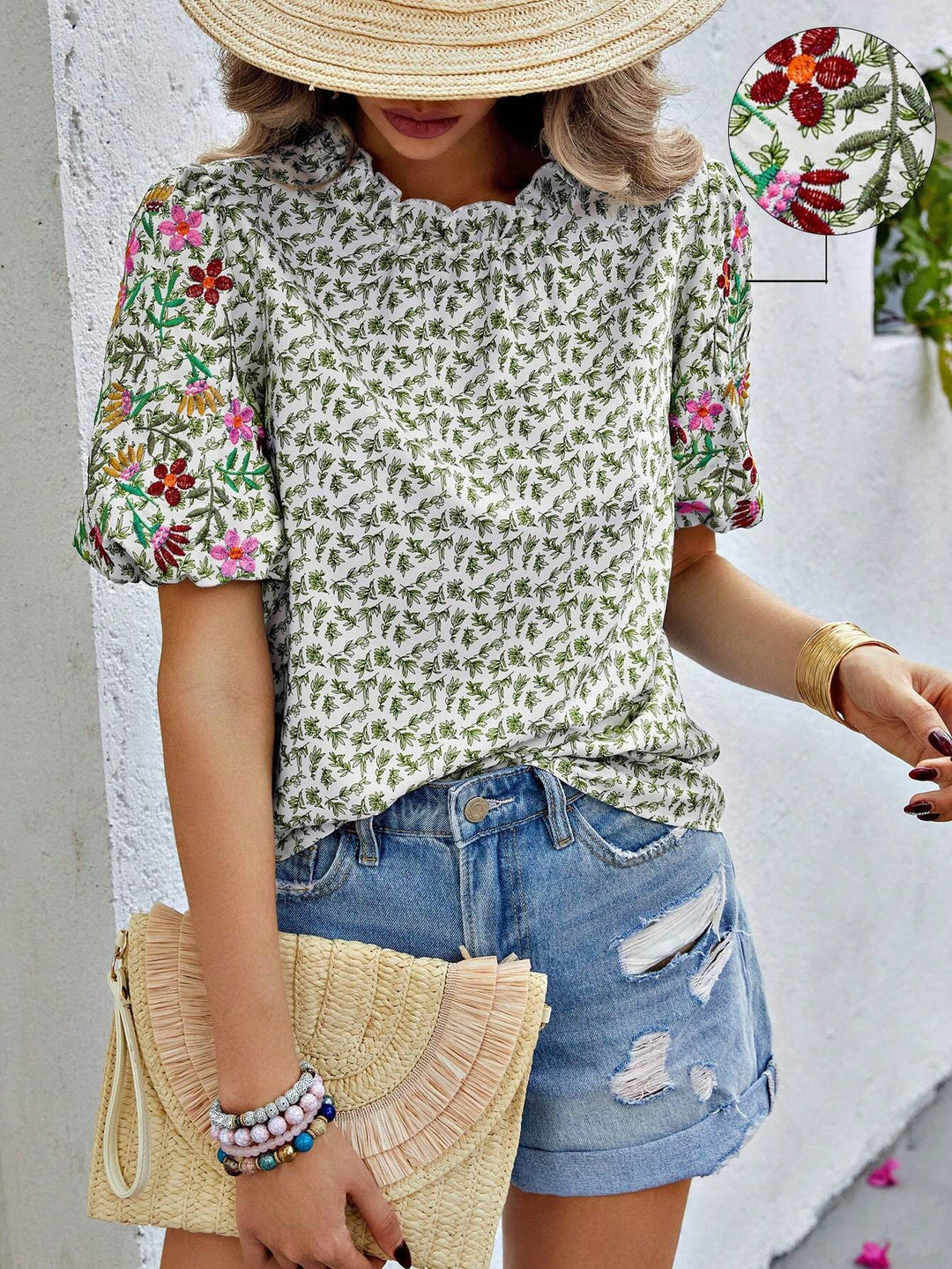 Damen Geblümte Bluse mit bestickten Puffärmeln und gewelltem Ausschnitt – Élovi