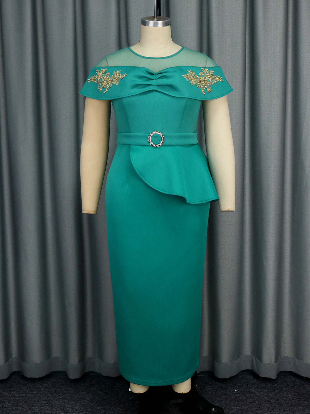 Damen elegantes Wickelkleid mit Schnitt- und Rüschenakzenten Echo Archiv