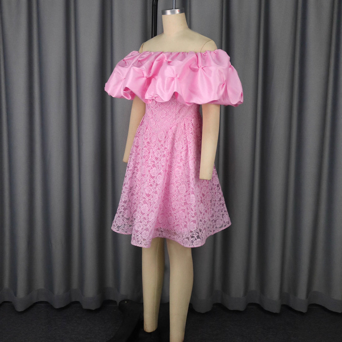 Damen Cocktailkleid mit voluminösem Rüschensaum – Élara