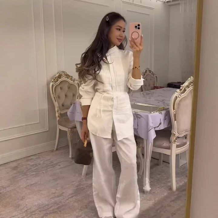 Damen Lange Hemdbluse mit feinen Biesen, Stehkragen und Bindegürtel Echoarchiv