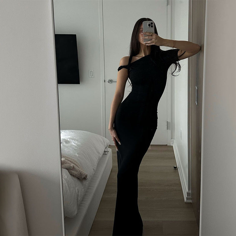 Damen Elegantes und figurbetontes Maxikleid mit zartem Schulterdesign Echo Archiv