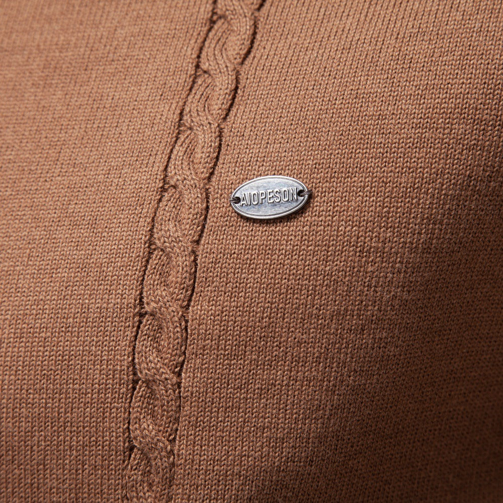 Herren Feinstrickpullover mit halbem Reißverschluss und vertikalem Zopfmuster Echoarchiv