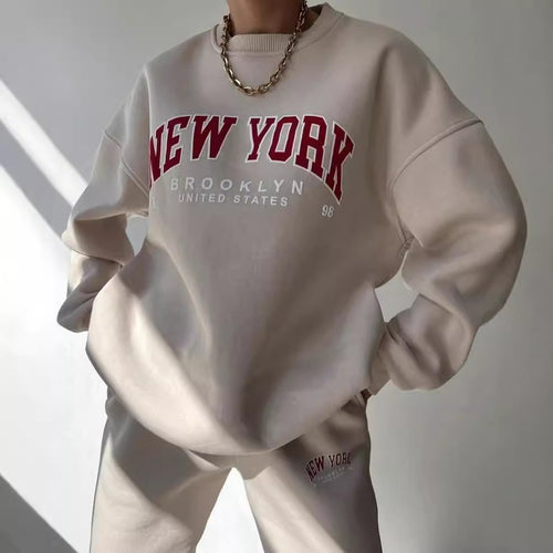 Damen Oversized Lounge-Set aus Baumwollfleece mit Collegestickerei und relaxed Jogginghose Echoarchiv