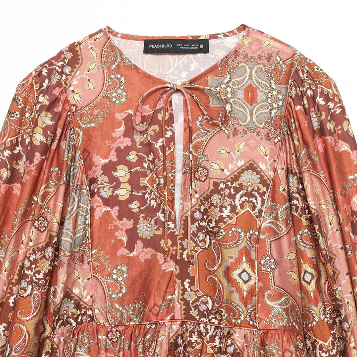 Damen Boho-Bluse mit Paisley-Print, Bindeband-Ausschnitt, geraffter Taille und voluminösen Ballonärmeln – Élovi