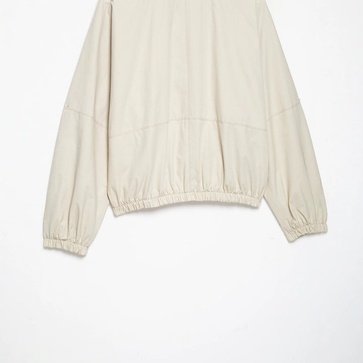 Damen Cropped-Bomberjacke im Boxy‑Schnitt mit Stehkragen, elastischem Saum und Kontrastpaspel Echoarchiv