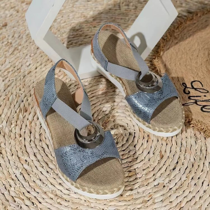 Damen Keil‑Sandalen mit Bast‑Plateau, elastischem Fersenriemen und Zier‑Metallornament Echo Archiv