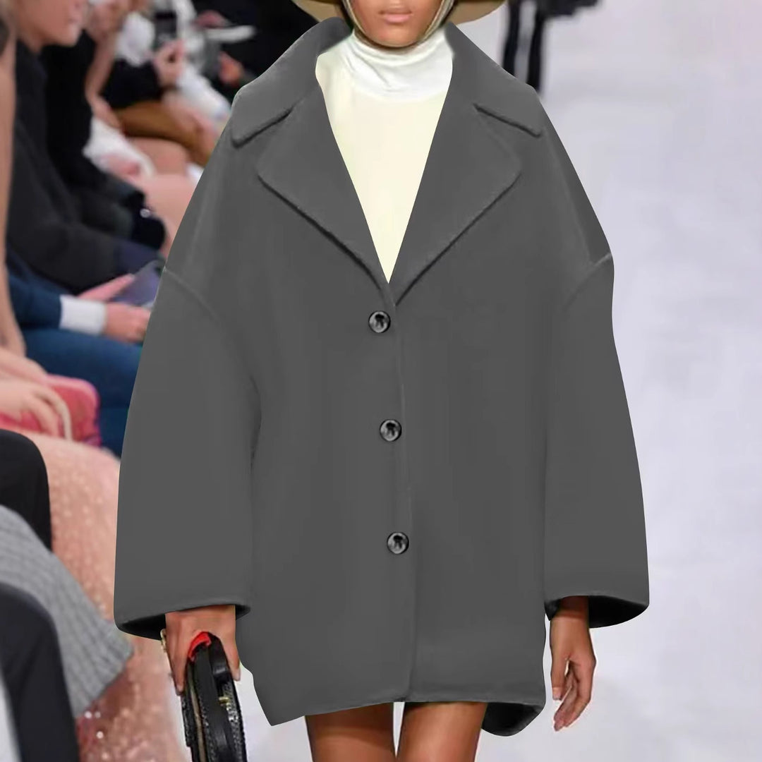 Damen Oversize-Kurzmantel mit weitem Revers und Knopfverschluss – Montévia
