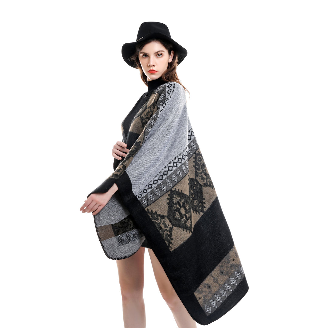Damen Oversize Poncho aus Jacquard-Strick mit geometrischem Ethno‑Muster Echo Archiv