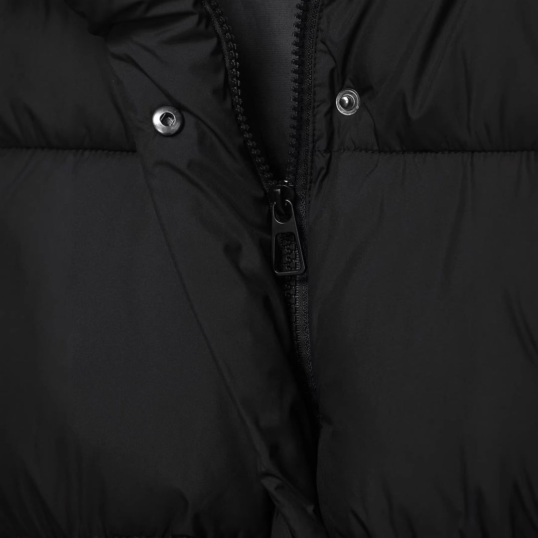 Damen Kurze boxy Funktionsjacke mit Kapuze, wattierter Isolierung und diagonalen Reißverschlusstaschen Echoarchiv