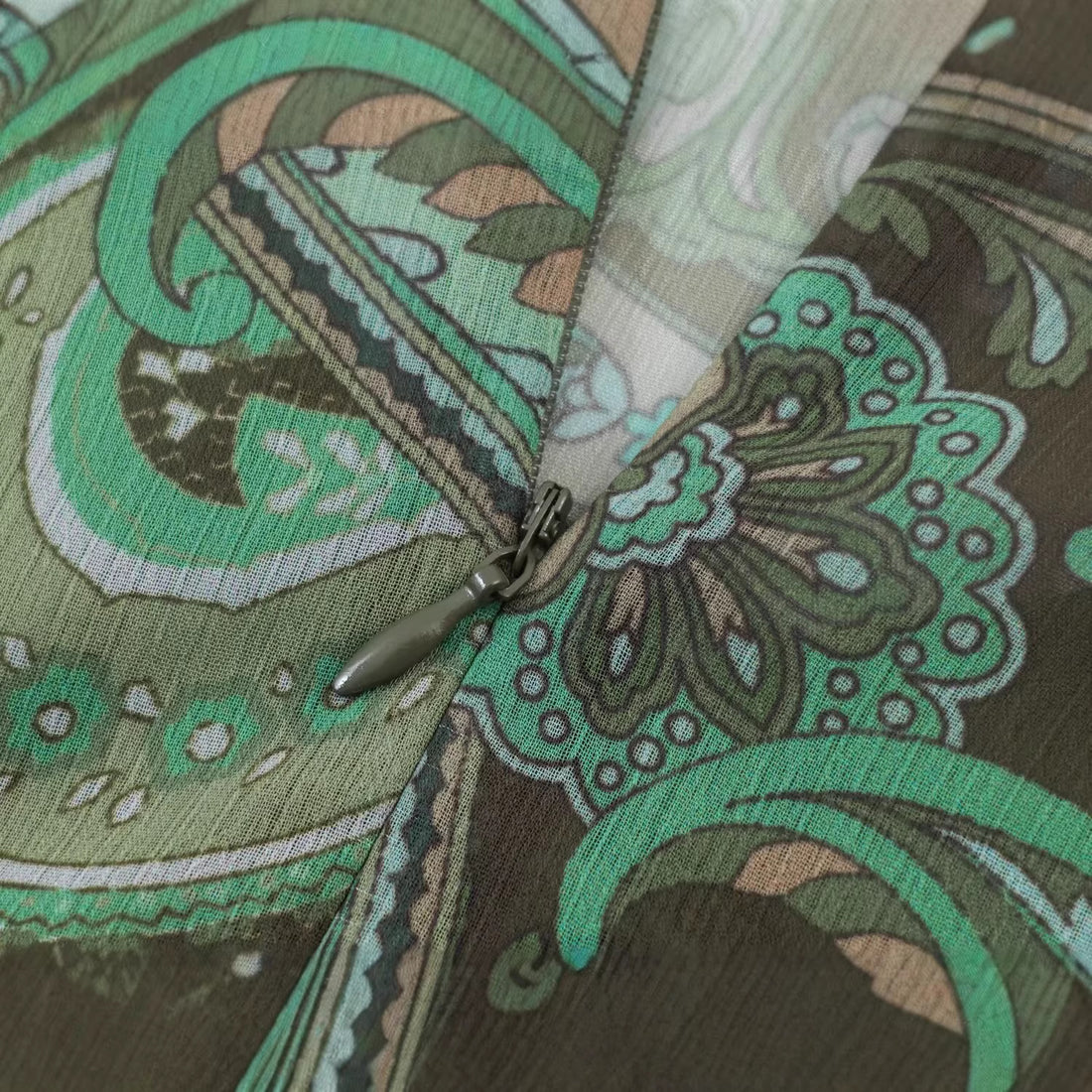 Damen Maxikleid mit Paisley-Print, transparentem Chiffon und Ballonärmeln Echoarchiv