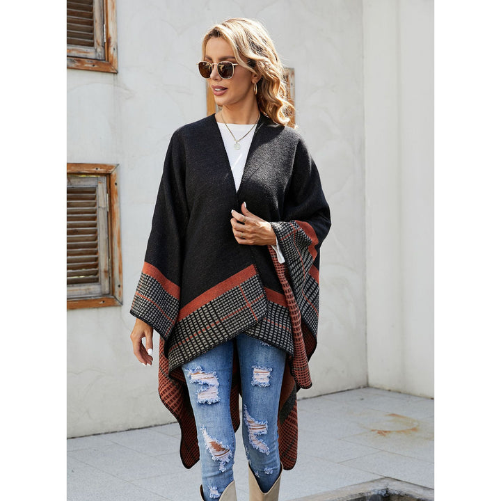 Damen Wollmix-Poncho im asymmetrischen Zipfelschnitt mit eingewebter Karobordüre – Avérine