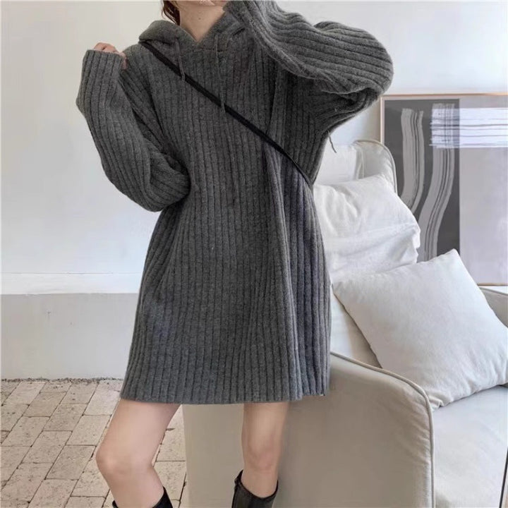 Damen Strick‑Kapuzenkleid mit gerippter Struktur und oversized Silhouette Echoarchiv