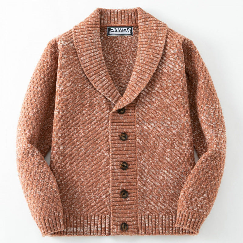 Herren Strickjacke mit modernem Zopfmuster und Knopfdetails Echoarchiv
