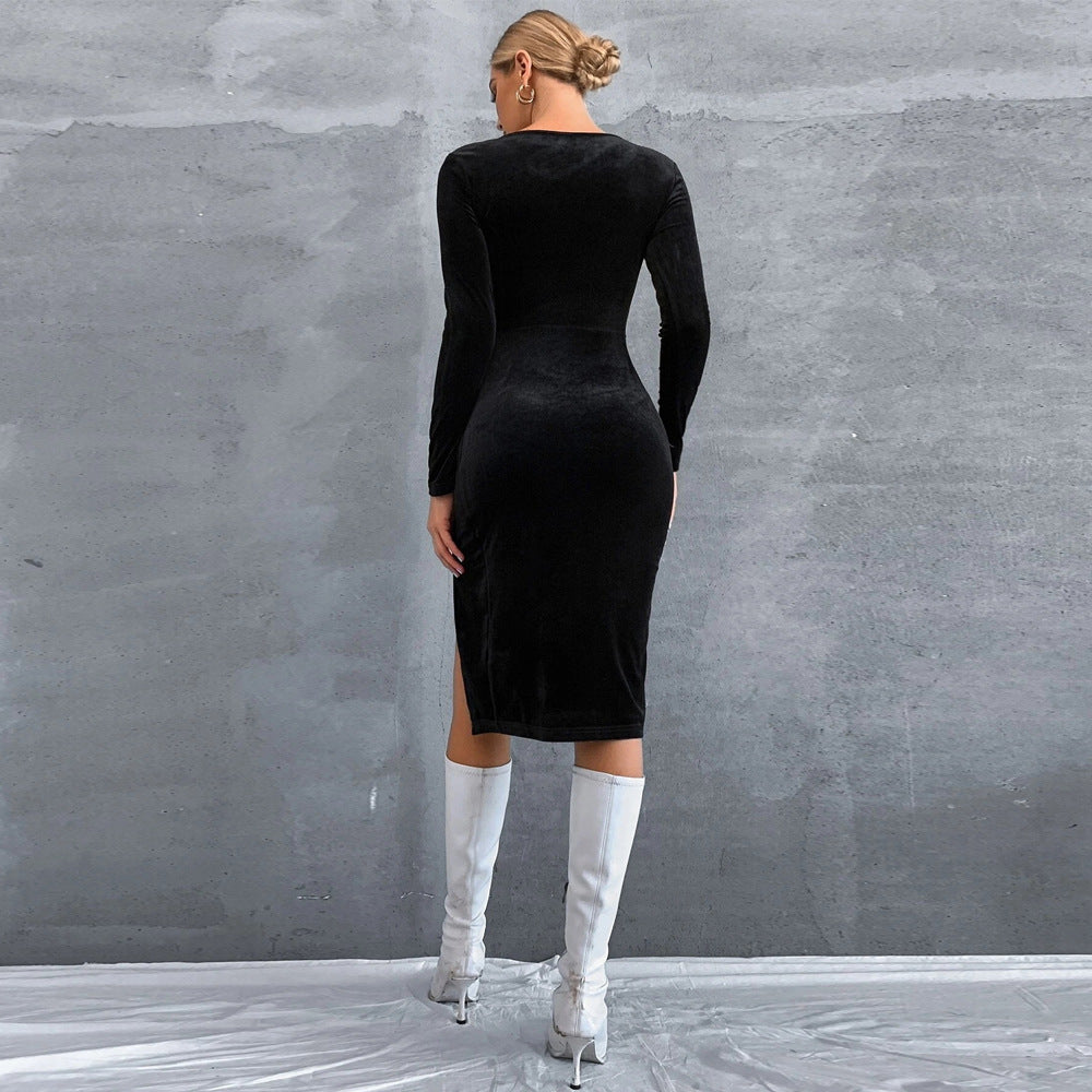 Damen Samt-Midikleid mit quadratischem Ausschnitt, taillierter Raffung und hohem Seitenschlitz – Élara