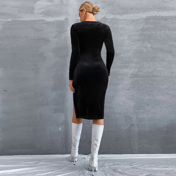 Damen Samt-Midikleid mit quadratischem Ausschnitt, taillierter Raffung und hohem Seitenschlitz – Élara