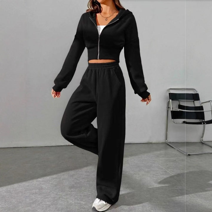 Damen nan kurzes Kapuzen-Sweatshirt mit Reißverschluss und weite High-Waist Jogginghose Echo Archiv