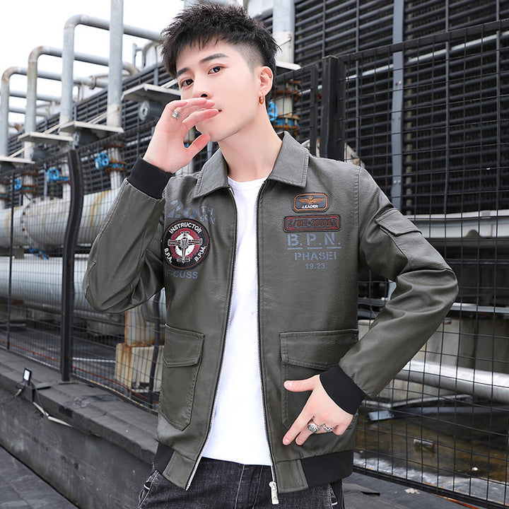 Herren Aviator‑Bomberjacke im Military‑Style mit großem Rückenpatch und Ärmeltasche Echoarchiv