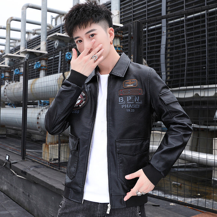 Herren Aviator‑Bomberjacke im Military‑Style mit großem Rückenpatch und Ärmeltasche Echoarchiv