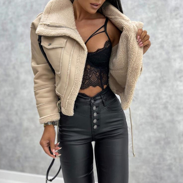 Damen Fliegerjacke in Lammfell-Optik mit Teddyfutter und taillierter Biker-Silhouette Echo Archiv